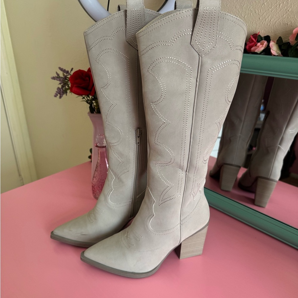 Women's Light Gray Western Boots